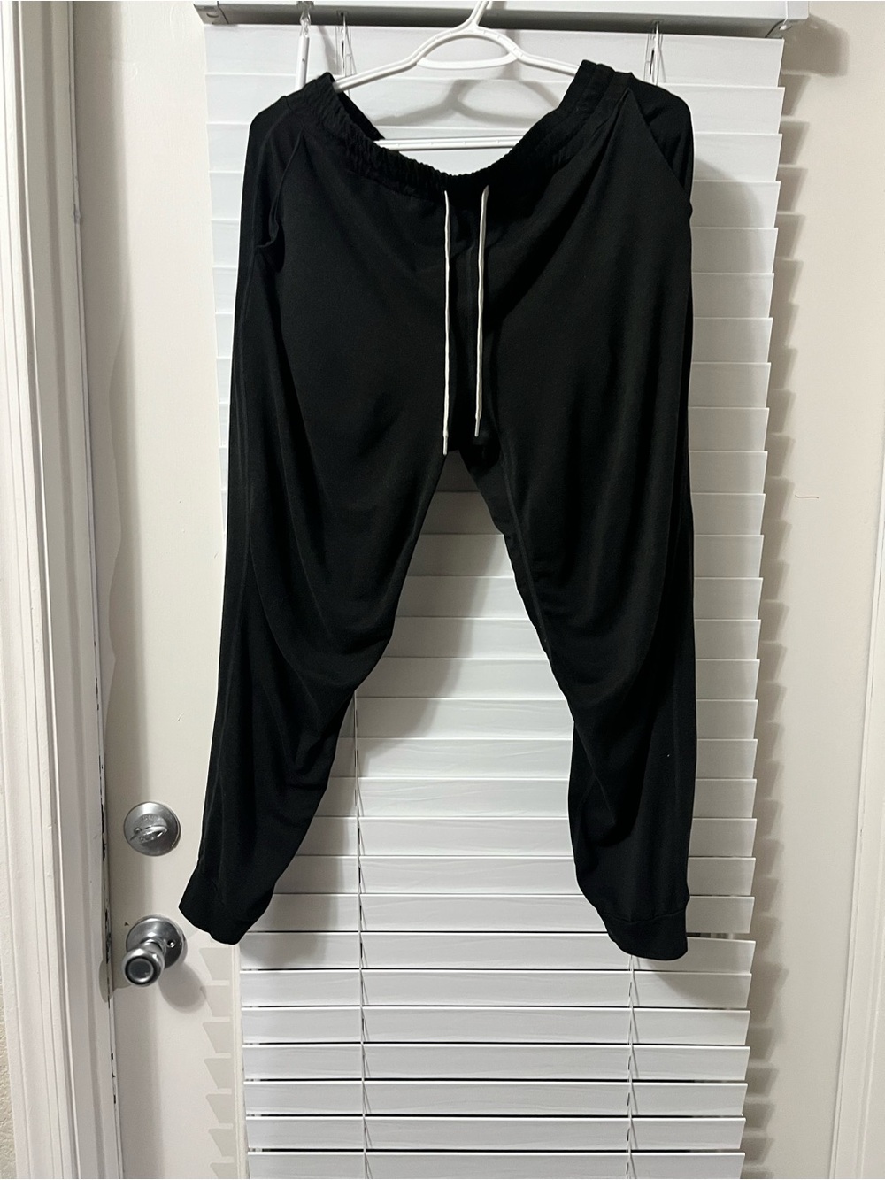 Vuori Black Men’s Drawstring Joggers